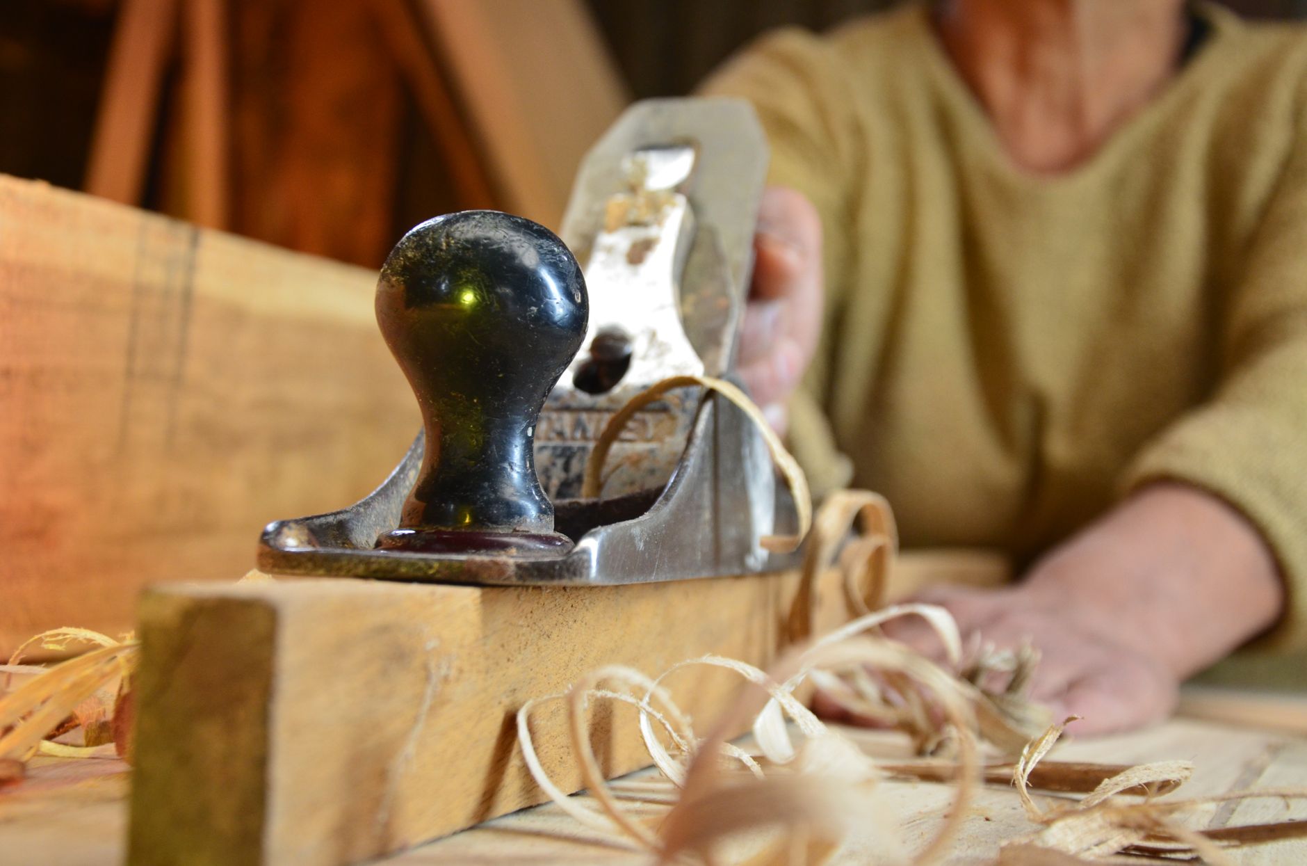 Woodworking plane on a wooden surface